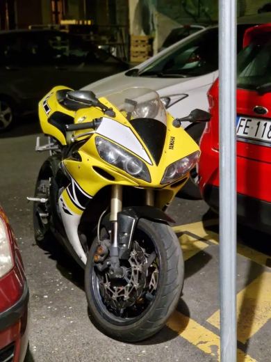 Yamaha YZF-R1 - foto 2