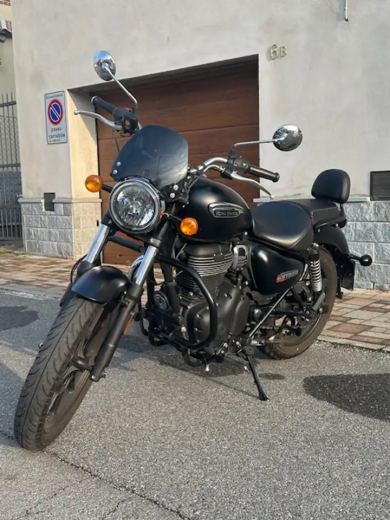 Royal Enfield Meteor 350 Black Stellar