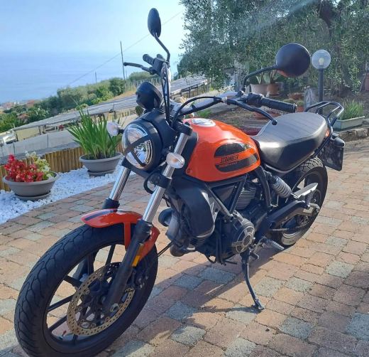 Ducati Scrambler 400 Sixty 2 - foto 3