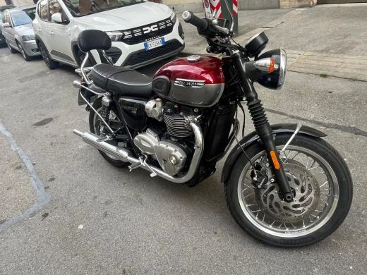 Triumph Bonneville T120 Gold Line Edition