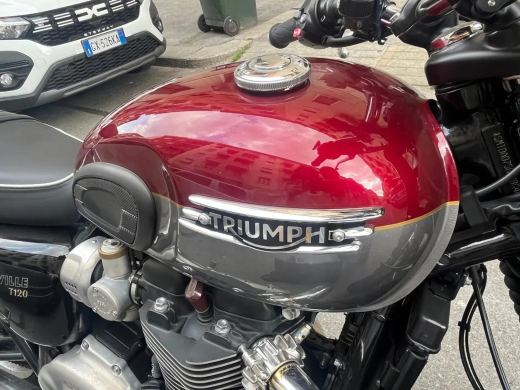 Triumph Bonneville T120 Gold Line Edition - foto 4