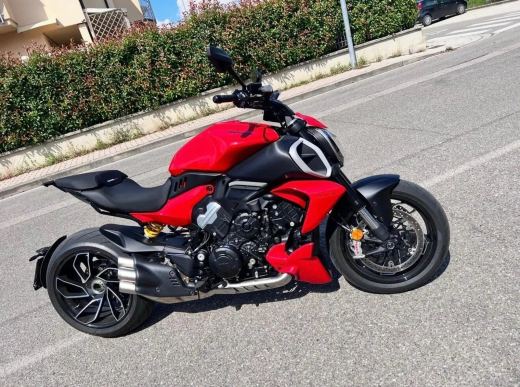 Ducati Diavel V4