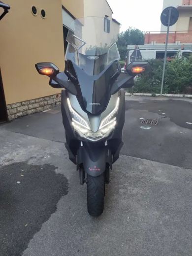 Honda Forza 300 - foto 3