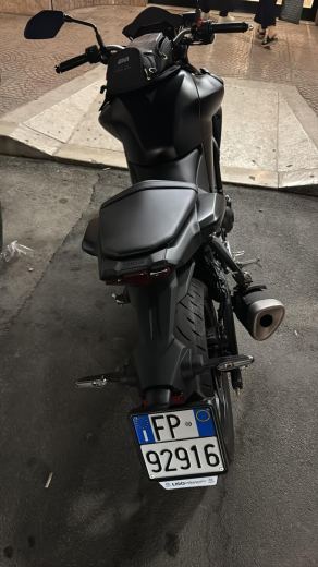 Yamaha MT-03 2025 – 2.300 km – Garanzia Yamaha – Cupolino - foto 2