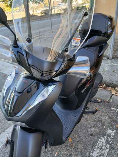 Scooter Honda SH abs sport Black in ottima condizioni - foto 2