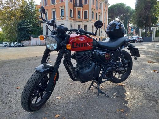 Royal Enfield HNTR350 Rebel Red