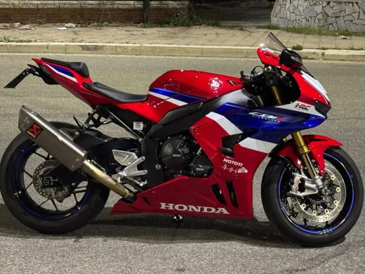 Honda CBR 1000 SP - foto 2