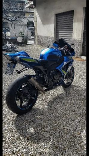 Suzuki GSX-R 750 - foto 2